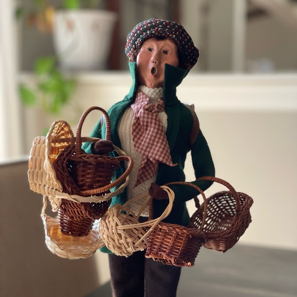 Byer’s Choice 2010 Man Selling Baskets Caroler